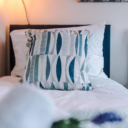 Bright 2-Bed Cottage In Chester By 53 Degrees Property, Ideal For Couples & Small Groups, City Centre - Sleeps 6 Extérieur photo