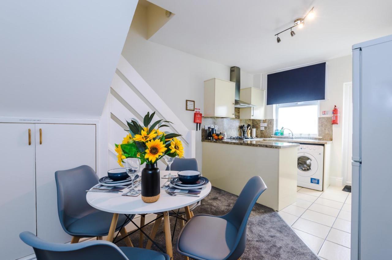 Bright 2-Bed Cottage In Chester By 53 Degrees Property, Ideal For Couples & Small Groups, City Centre - Sleeps 6 Extérieur photo