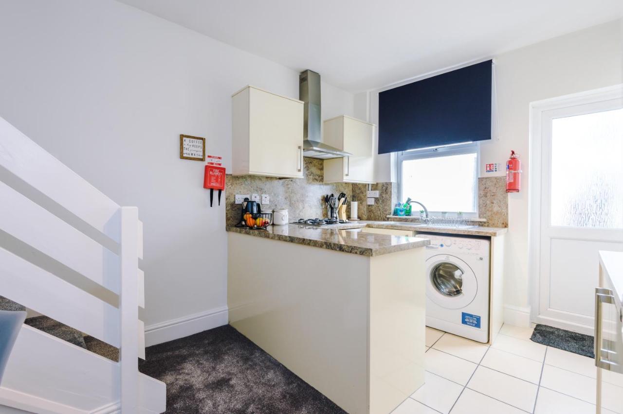 Bright 2-Bed Cottage In Chester By 53 Degrees Property, Ideal For Couples & Small Groups, City Centre - Sleeps 6 Extérieur photo