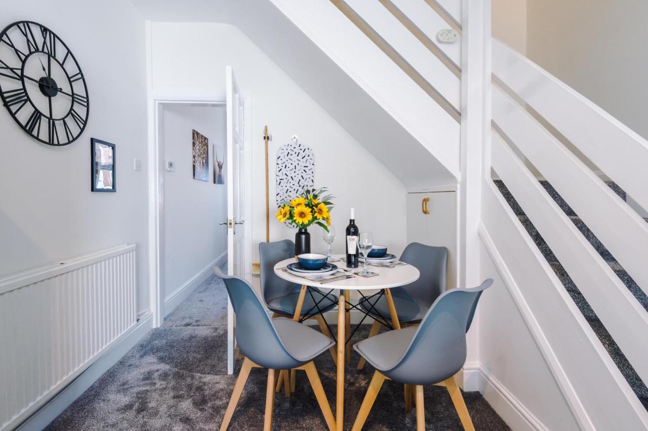 Bright 2-Bed Cottage In Chester By 53 Degrees Property, Ideal For Couples & Small Groups, City Centre - Sleeps 6 Extérieur photo