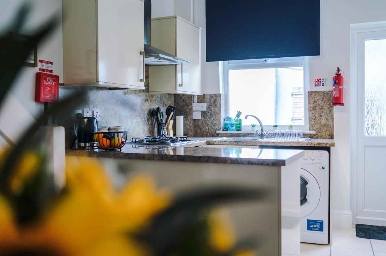 Bright 2-Bed Cottage In Chester By 53 Degrees Property, Ideal For Couples & Small Groups, City Centre - Sleeps 6 Extérieur photo